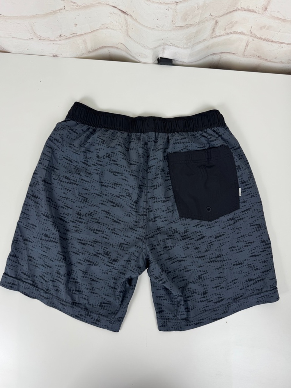 Vuori Kore Hybrid Shorts Size Medium - Picture 3 of 8